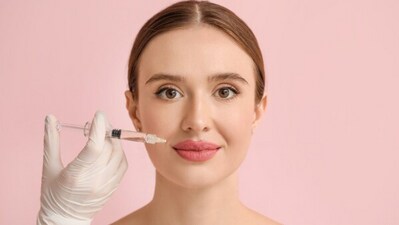 From Celebrities to Common People: How the Anti-Aging Industry Made Us All Insecure – And Why Awareness Matters