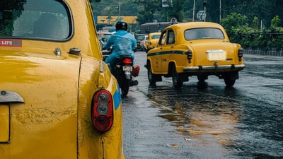 From endless phone calls to bold overtakes, a foreign traveller questioned Indian car drivers’ behaviour in a now-viral Reddit post. (Pexels/Representational Image) From endless phone calls to bold overtakes, a foreign traveller questioned Indian car drivers’ behaviour in a now-viral Reddit post. (Pexels/Representational Image)