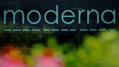 Facing falling COVID vaccine sales, Moderna plans to lay off 10% of its staff and cut costs. The company is now focusing on future product approvals and scaling back R&D. (REUTERS)
