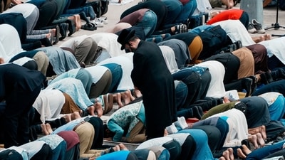 Community members gathered at the Parkchester Jame Masjid mosque to pray during the funeral services for NYPD officer Didarul Islam. REUTERS/Eduardo Munoz TPX IMAGES OF THE DAY (REUTERS)