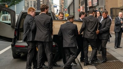 Pallbearers carried the casket of Wesley LePatner into Central Synagogue on Thursday, as mourners gathered to honor the life of the prominent Blackstone executive who was tragically killed in Monday’s shooting at 345 Park Avenue. Photographer: Victor J. Blue/Bloomberg (Bloomberg) Pallbearers carried the casket of Wesley LePatner into Central Synagogue on Thursday, as mourners gathered to honor the life of the prominent Blackstone executive who was tragically killed in Monday’s shooting at 345 Park Avenue. Photographer: Victor J. Blue/Bloomberg (Bloomberg)
