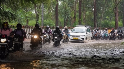 The lowest temperature in the morning was 24.7°C, which is 1.1 degrees below normal, according to the India Meteorological Department (IMD). (PTI) The lowest temperature in the morning was 24.7°C, which is 1.1 degrees below normal, according to the India Meteorological Department (IMD). (PTI)