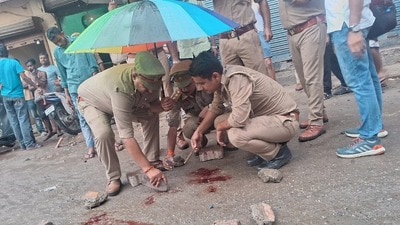 Police inspect the crime scene in Meerut’s busy Civil Lines area (HT Photo) Police inspect the crime scene in Meerut’s busy Civil Lines area (HT Photo)