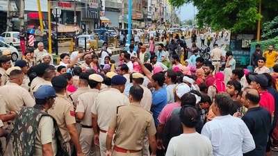 Protesters raising slogans outside the civil hospital where the autopsy of the 23-year-old girl was conducted. (HT Photo)
