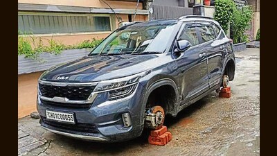 Thieves walked off with all four tyres of the car and placed the vehicle on bricks in Upkar Nagar on Wednesday. (HT Photo) Thieves walked off with all four tyres of the car and placed the vehicle on bricks in Upkar Nagar on Wednesday. (HT Photo)