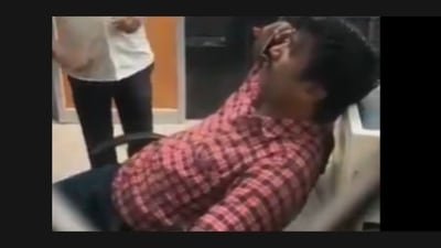 The incident took place two days ago at the Karnataka's Guntakal railway station. (X/@AaladaMara)