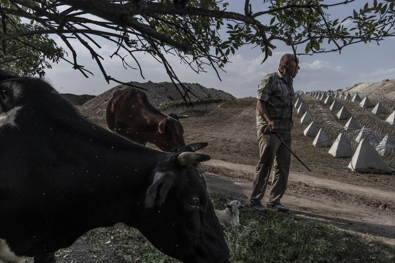 Inside Ukraine’s Effort to Fortify Hundreds of Miles of Defensive Lines Inside Ukraine’s Effort to Fortify Hundreds of Miles of Defensive Lines