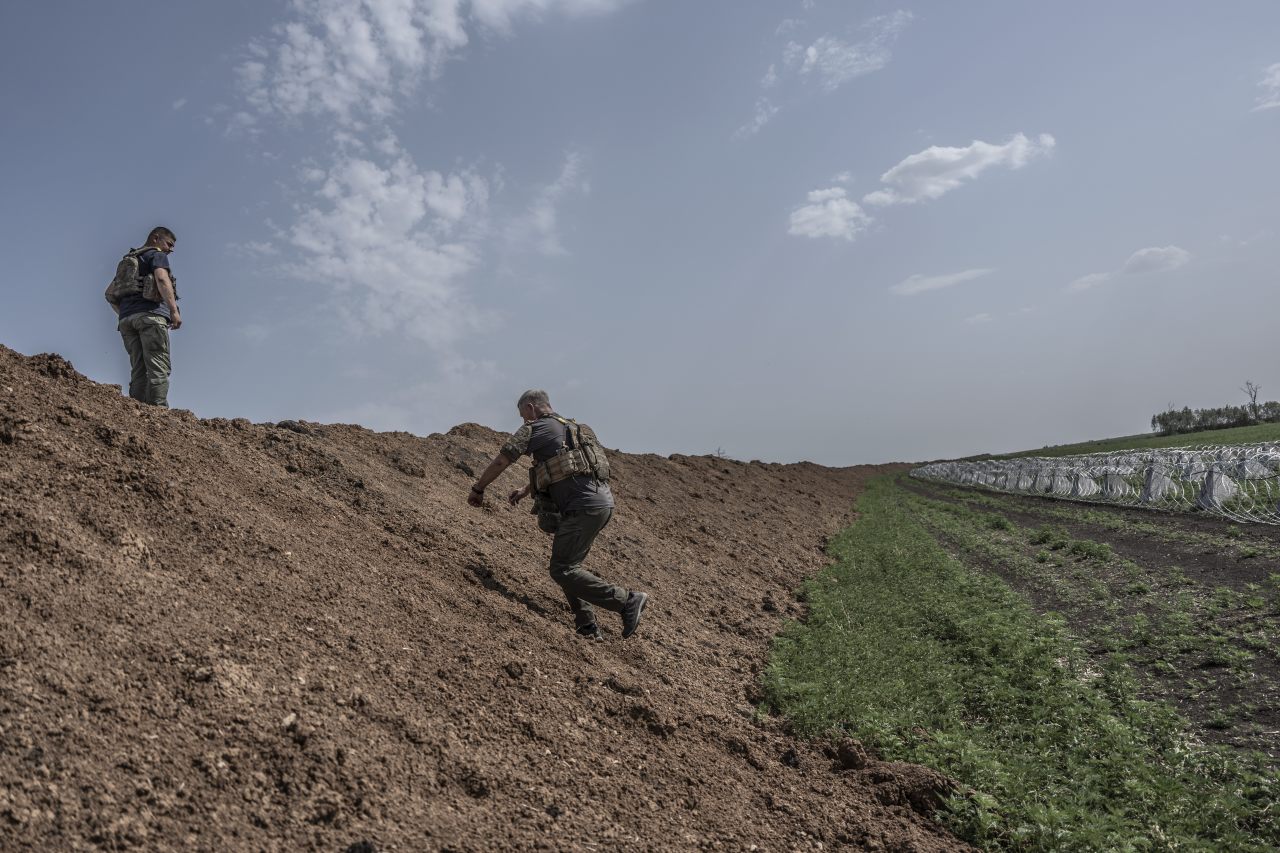 Inside Ukraine’s Effort to Fortify Hundreds of Miles of Defensive Lines Inside Ukraine’s Effort to Fortify Hundreds of Miles of Defensive Lines