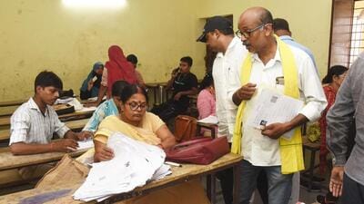 Booth Level Officers verify documents in Patna. (HT Photo) Booth Level Officers verify documents in Patna. (HT Photo)