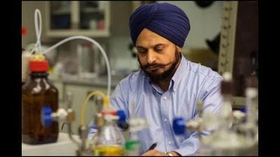 Currently senior fellow and vice-president at Micron Technology, Gurtej has spearheaded groundbreaking advancements in microelectronics. (HT) Currently senior fellow and vice-president at Micron Technology, Gurtej has spearheaded groundbreaking advancements in microelectronics. (HT)