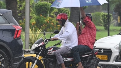 For Friday, IMD predicted generally cloudy sky with one or two spells of rain at most places, with no weather warning. (Vipin Kumar/Hindustan Times) For Friday, IMD predicted generally cloudy sky with one or two spells of rain at most places, with no weather warning. (Vipin Kumar/Hindustan Times)