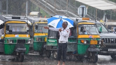 Delhi on Friday witnessed a humid morning with an overcast sky, IMD said, while predicting rain accompanied by thunderstorms later in the day. (Parveen Kumar/Hindustan Times) Delhi on Friday witnessed a humid morning with an overcast sky, IMD said, while predicting rain accompanied by thunderstorms later in the day. (Parveen Kumar/Hindustan Times)
