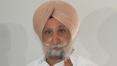 Gurdaspur Congress MP Sukhjinder Singh Randhawa, who is also a former deputy chief minister of Punjab, on Friday alleged that jailed gangster Jaggu Bhagwanpuria had threatened to kill his son, Udhayveer. (HT file photo) Gurdaspur Congress MP Sukhjinder Singh Randhawa, who is also a former deputy chief minister of Punjab, on Friday alleged that jailed gangster Jaggu Bhagwanpuria had threatened to kill his son, Udhayveer. (HT file photo)