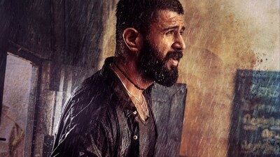 Kingdom worldwide box office collection day 1: Vijay Deverakonda plays a constable-turned-spy in the Gowtam Tinnanuri film. Kingdom worldwide box office collection day 1: Vijay Deverakonda plays a constable-turned-spy in the Gowtam Tinnanuri film.