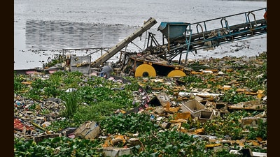Mumbai, India. June 27, 2025: View of the polluted Mithi River in the BKC and Kurla area of Mumbai. The Mithi River flows through Salsette Island, which is part of the city of Mumbai. Mumbai, India. June 27, 2025. (Photo by Raju Shinde/HT Photo) (Raju Shinde) Mumbai, India. June 27, 2025: View of the polluted Mithi River in the BKC and Kurla area of Mumbai. The Mithi River flows through Salsette Island, which is part of the city of Mumbai. Mumbai, India. June 27, 2025. (Photo by Raju Shinde/HT Photo) (Raju Shinde)