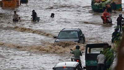 Commuters in Gurugram were stuck in water, and cars were seen wading through after heavy rainfall waterlogged the Delhi-Gurugram expressway on Thursday (PTI) Commuters in Gurugram were stuck in water, and cars were seen wading through after heavy rainfall waterlogged the Delhi-Gurugram expressway on Thursday (PTI)