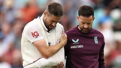 England's Chris Woakes (L) walks off the pitch injured holding his shoulder on the first day of the fifth Test (AFP) England's Chris Woakes (L) walks off the pitch injured holding his shoulder on the first day of the fifth Test (AFP)