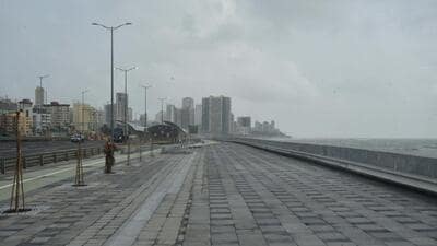 The coastal road promenade, which stretches from Priyadarshini Park to the Worli side of the Bandra-Worli Sea Link, is more than twice the length of the iconic Marine Drive promenade. (Bhushan Koyande/HT Photo) The coastal road promenade, which stretches from Priyadarshini Park to the Worli side of the Bandra-Worli Sea Link, is more than twice the length of the iconic Marine Drive promenade. (Bhushan Koyande/HT Photo)