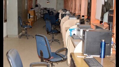The strike ended at 3 pm following the company’s assurance, and the sewa kendras reopened for two hours from 3 pm to 5 pm. (Manish/HT) The strike ended at 3 pm following the company’s assurance, and the sewa kendras reopened for two hours from 3 pm to 5 pm. (Manish/HT)