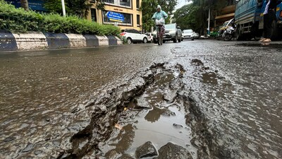 According to police officials, the elderly man fell off his scooter allegedly due to a pothole. (HT File Photo/Representative)