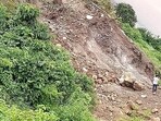 The Mandi-Kullu road blocked for 9 hours near Pandoh Dam on Friday. (Birbal Sharma/HT) The Mandi-Kullu road blocked for 9 hours near Pandoh Dam on Friday. (Birbal Sharma/HT)