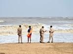 Two men swept away by high tide at Juhu while filming reels, 1 rescued