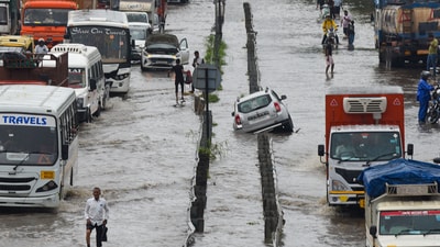 Vehicles wade through a waterlogged stretch after heavy rain on the National Highway-48 near Narsinghpur village, in Gurugram. (HT) Vehicles wade through a waterlogged stretch after heavy rain on the National Highway-48 near Narsinghpur village, in Gurugram. (HT)