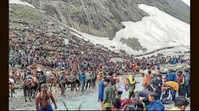 Kashmir divisional commissioner Vijay Kumar Bidhuri said that due to the recent heavy rains, critical repair and maintenance works are required on both the Baltal and Pahalgam routes. (HT representative)