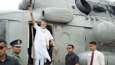 Prime Minister Narendra Modi waves his hand after he touched down in Varanasi on Saturday. (Sourced from CMO) Prime Minister Narendra Modi waves his hand after he touched down in Varanasi on Saturday. (Sourced from CMO)