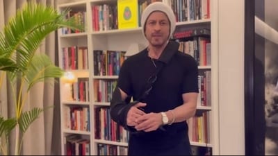 Shah Rukh Khan wore a cast on his right arm in his video message after the National Award win. Shah Rukh Khan wore a cast on his right arm in his video message after the National Award win.