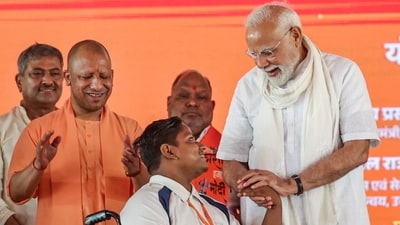 Prime Minister Narendra Modi felicitates a beneficiary during the public meeting in Varanasi. (PMO) Prime Minister Narendra Modi felicitates a beneficiary during the public meeting in Varanasi. (PMO)