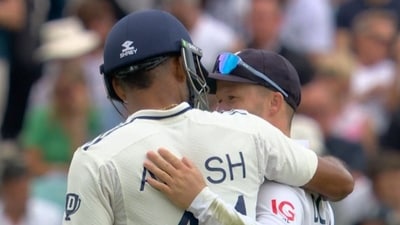 Akash Deep and Ben Duckett share a hug (Screengrab - JioHotstar) Akash Deep and Ben Duckett share a hug (Screengrab - JioHotstar)