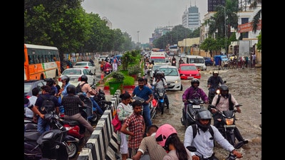 Waterlogging outside Ram Manohar Lohia Hospital at Vibhuti Khand area of Gomti Nagar with traffic chaos after the heavy rainfall in Lucknow, on Saturday. (HT Photo) Waterlogging outside Ram Manohar Lohia Hospital at Vibhuti Khand area of Gomti Nagar with traffic chaos after the heavy rainfall in Lucknow, on Saturday. (HT Photo)