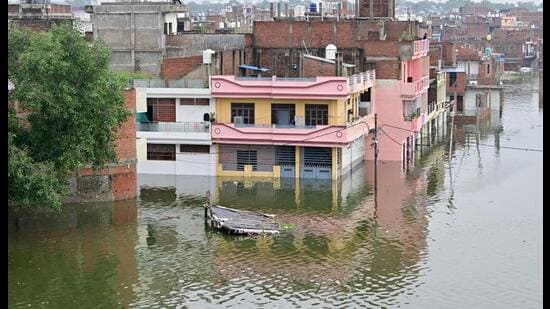 A low-lying area in Prayagraj inundated with floodwaters on Saturday. (Anil Kumar Maurya/HT)