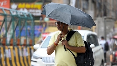 IMD has predicted a cloudy sky with light rain or drizzle likely throughout Sunday. (Sunil Ghosh / Hindustan Times) IMD has predicted a cloudy sky with light rain or drizzle likely throughout Sunday. (Sunil Ghosh / Hindustan Times)