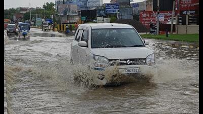 A car wades through a waterlogged road in Lucknow on Sunday. (Deepak Gupta/HT) A car wades through a waterlogged road in Lucknow on Sunday. (Deepak Gupta/HT)