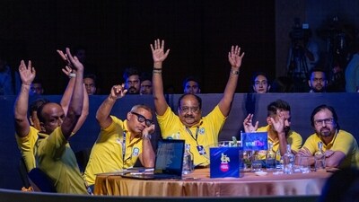 The Central Delhi Kings team bid for a player. 