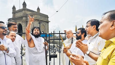 Mumbai, India - Aug. 3, 2025: Followers Jain religion participated in protest rally against the closure of kabutar khanas across the city by BMC, rally was held from Colaba jain temple to Gateway of India, in Mumbai, India, on Sunday, August 3, 2025. (Photo by Anshuman Poyrekar/ Hindustan Times) (Hindustan Times) Mumbai, India - Aug. 3, 2025: Followers Jain religion participated in protest rally against the closure of kabutar khanas across the city by BMC, rally was held from Colaba jain temple to Gateway of India, in Mumbai, India, on Sunday, August 3, 2025. (Photo by Anshuman Poyrekar/ Hindustan Times) (Hindustan Times)