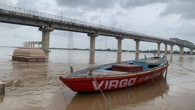 A boat remains pegged over a submerged ghat in Varanasi after intense floods battered the area. (Rajesh Kumar/HT)