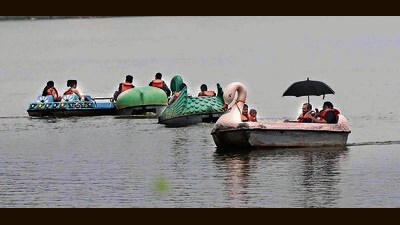 Visitors enjoying the rainy weather at Sukhna Lake in Chandigarh on Sunday. (Keshav Singh/HT) Visitors enjoying the rainy weather at Sukhna Lake in Chandigarh on Sunday. (Keshav Singh/HT)