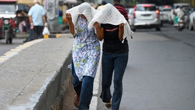 IMD has forecast a marginal reduction in rain intensity from Friday, with very light to light rainfall expected till Sunday. (Sunil Ghosh / Hindustan Times) IMD has forecast a marginal reduction in rain intensity from Friday, with very light to light rainfall expected till Sunday. (Sunil Ghosh / Hindustan Times)