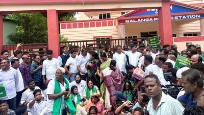 Biju Janata Dal (BJD) workers during a gherao at a police station in protest after a 15-year-old girl was set on fire by unidentified persons in the district on Saturday. (PTI) Biju Janata Dal (BJD) workers during a gherao at a police station in protest after a 15-year-old girl was set on fire by unidentified persons in the district on Saturday. (PTI)