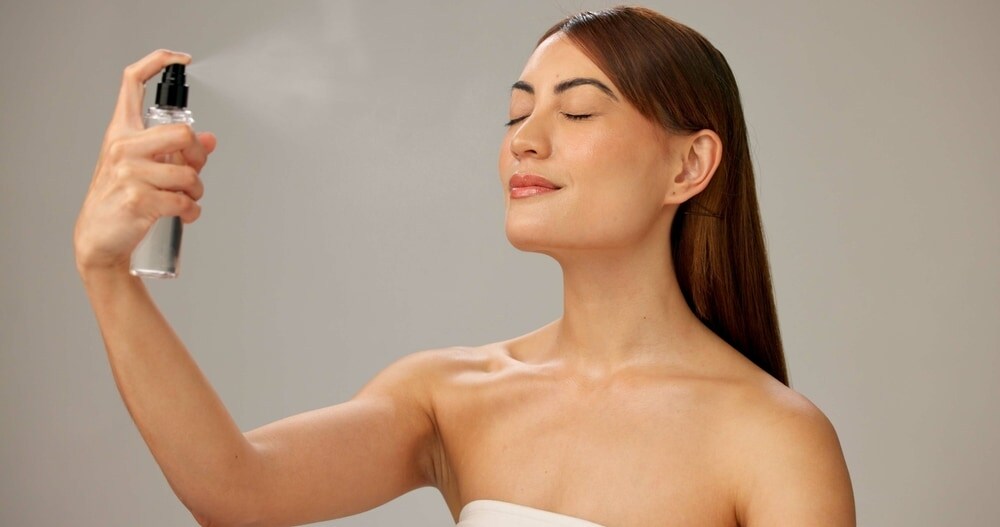Use mist for your makeup to stay. (Shutterstock) Use mist for your makeup to stay. (Shutterstock)