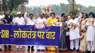 Congress MP Priyanka Gandhi, along with other INDIA bloc MPs protest against Special Intensive Revision (SIR) of electoral rolls in Bihar, in New Delhi on Thursday. (ANI) Congress MP Priyanka Gandhi, along with other INDIA bloc MPs protest against Special Intensive Revision (SIR) of electoral rolls in Bihar, in New Delhi on Thursday. (ANI)