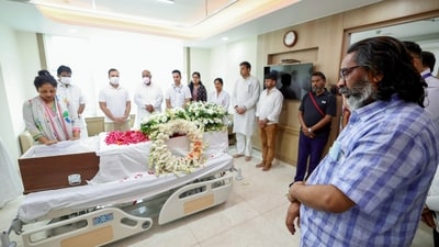 "The mortal remains of 'Guruji' will be brought to Ranchi around 5.30 pm," JMM general secretary and spokesperson Supriyo Bhattacharya said. (AICC)