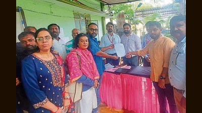 According to PCMC officials, the revised docket proposes felling of 1,009 trees, transplanting 2,252. (HT) According to PCMC officials, the revised docket proposes felling of 1,009 trees, transplanting 2,252. (HT)