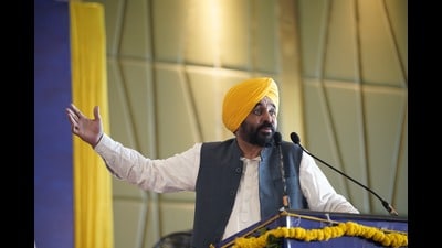 Chief minister Bhagwant Mann addressing the a meeting "Yudh Nashian Virudh" campaign in Ludhiana on Monday. (HT) Chief minister Bhagwant Mann addressing the a meeting "Yudh Nashian Virudh" campaign in Ludhiana on Monday. (HT)