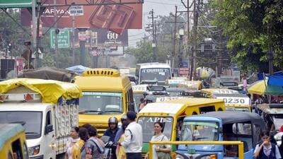 In 2025 (January 1 to June 30), the Ghaziabad district recorded 537 accidents, leading to 189 deaths and injuries to 414 people. (Sakib Ali/HT Photo) In 2025 (January 1 to June 30), the Ghaziabad district recorded 537 accidents, leading to 189 deaths and injuries to 414 people. (Sakib Ali/HT Photo)