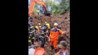 Police and municipal authorities are investigating the incident to determine the cause of the collapse. Work at the site has been temporarily suspended. (HT PHOTO)
