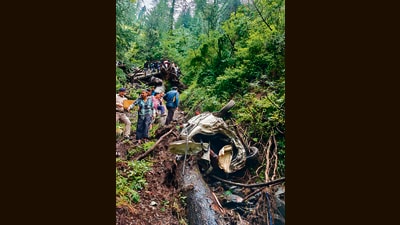 The wrecked vehicle after accident in Mandi. (Birbal Sharma/HT) The wrecked vehicle after accident in Mandi. (Birbal Sharma/HT)